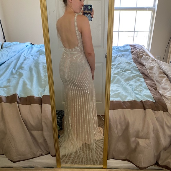 White Custom Portia and Scarlett Gown size 6 - Picture 6 of 6